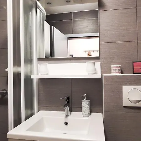 Brand New Place * 罗维尼